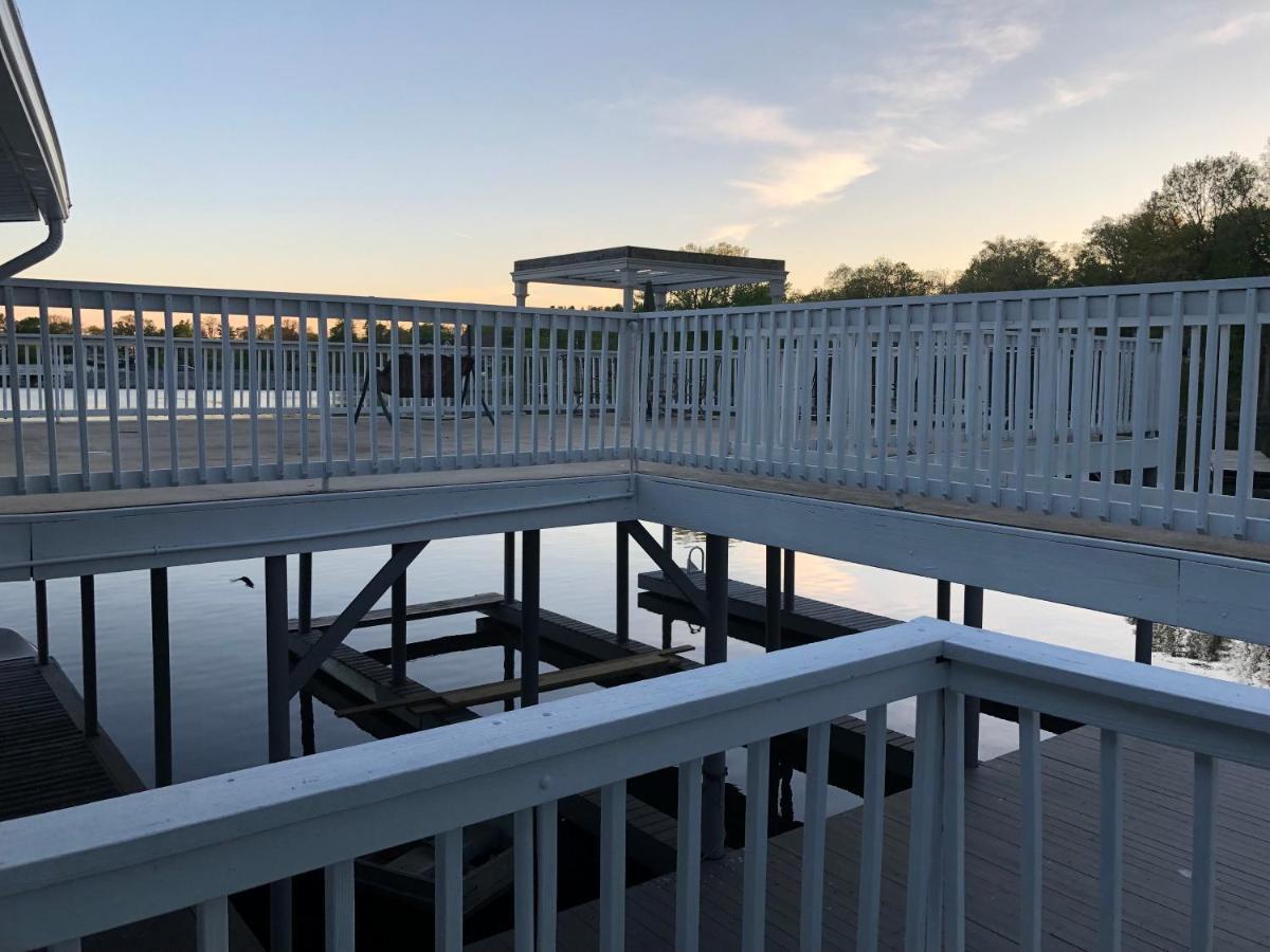 Alexander'S Landing Aparthotel Monticello Exterior photo